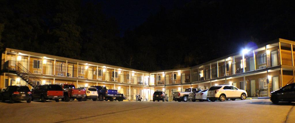 Motel Deadwood Station Bunkhouse And Gambling Hall Exterior foto